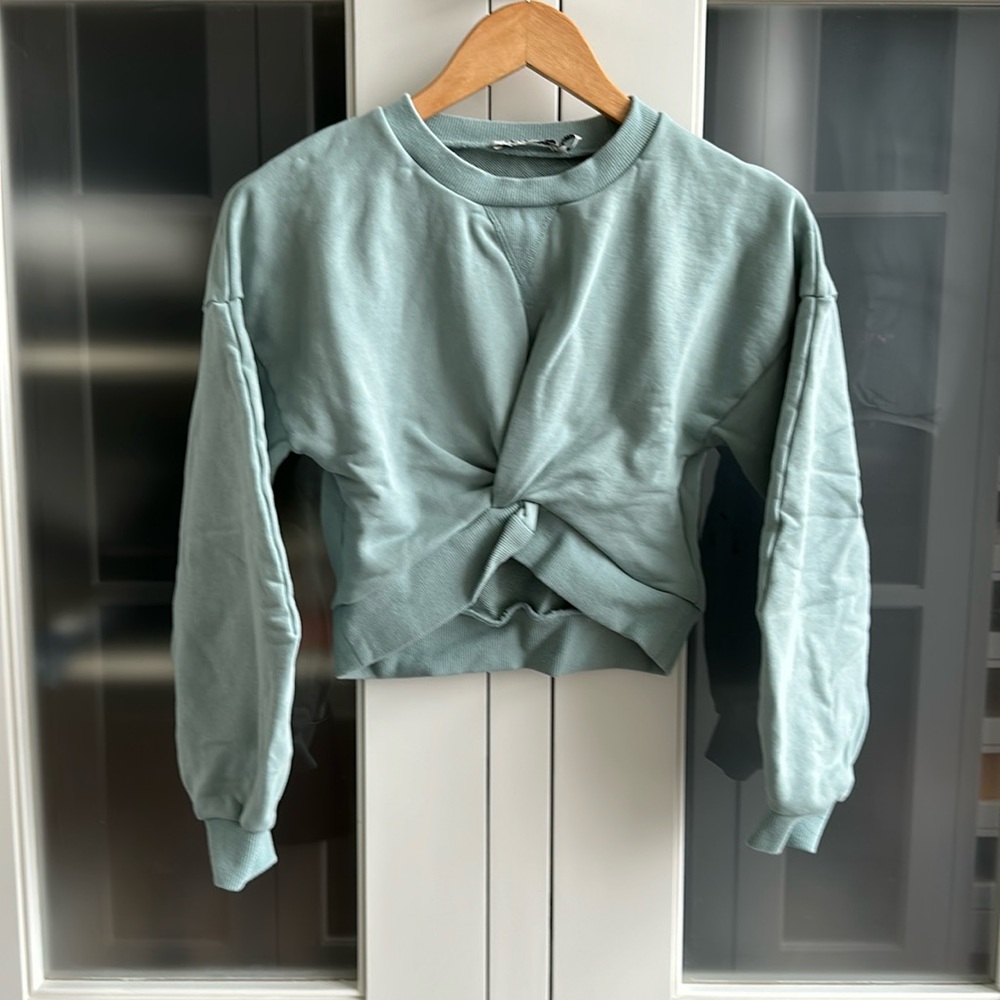 AMUR Cropped Sweatshirt in teal